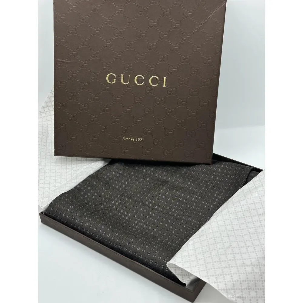 GUCCI Silk Ascot Scarf Olive Green Medallion Made In Italy 52